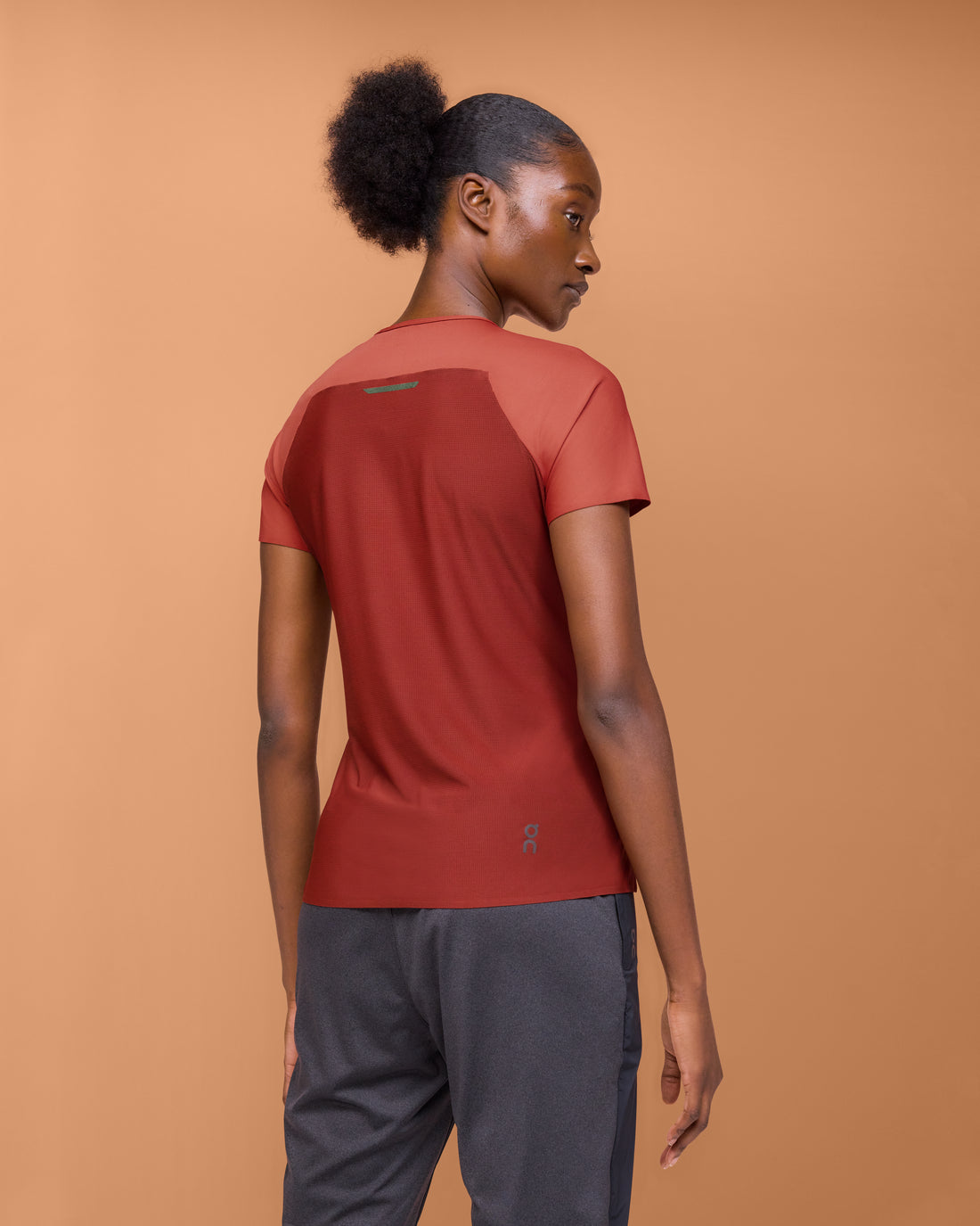 On Running Performance-T Auburn / Ruby Women