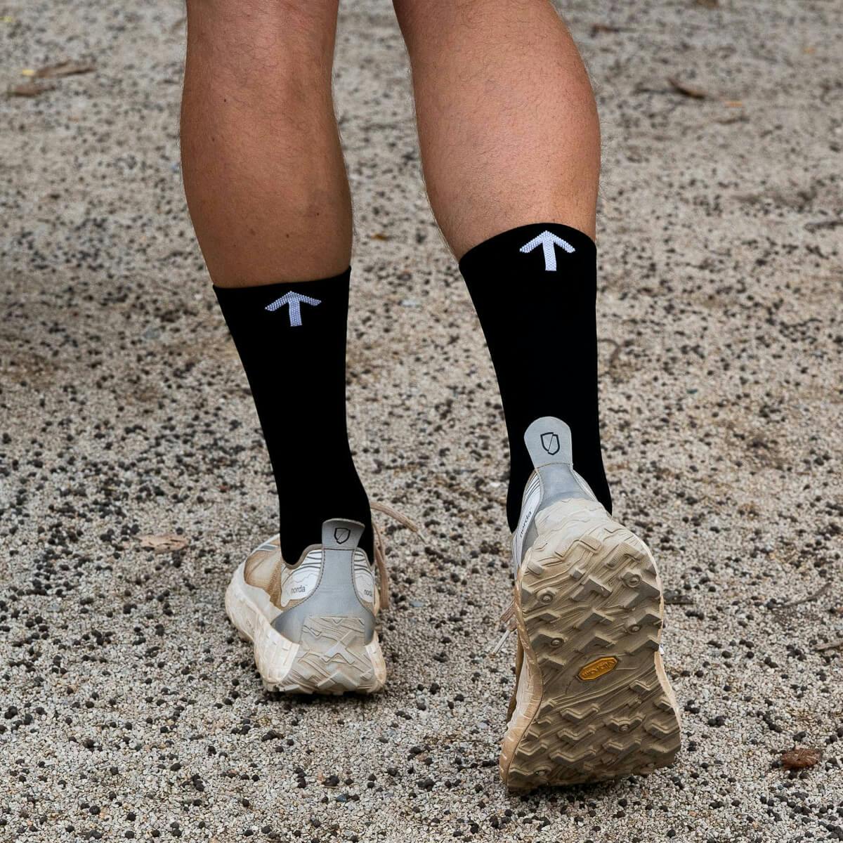 Lightweight Trail Sock - Black And White Arrow