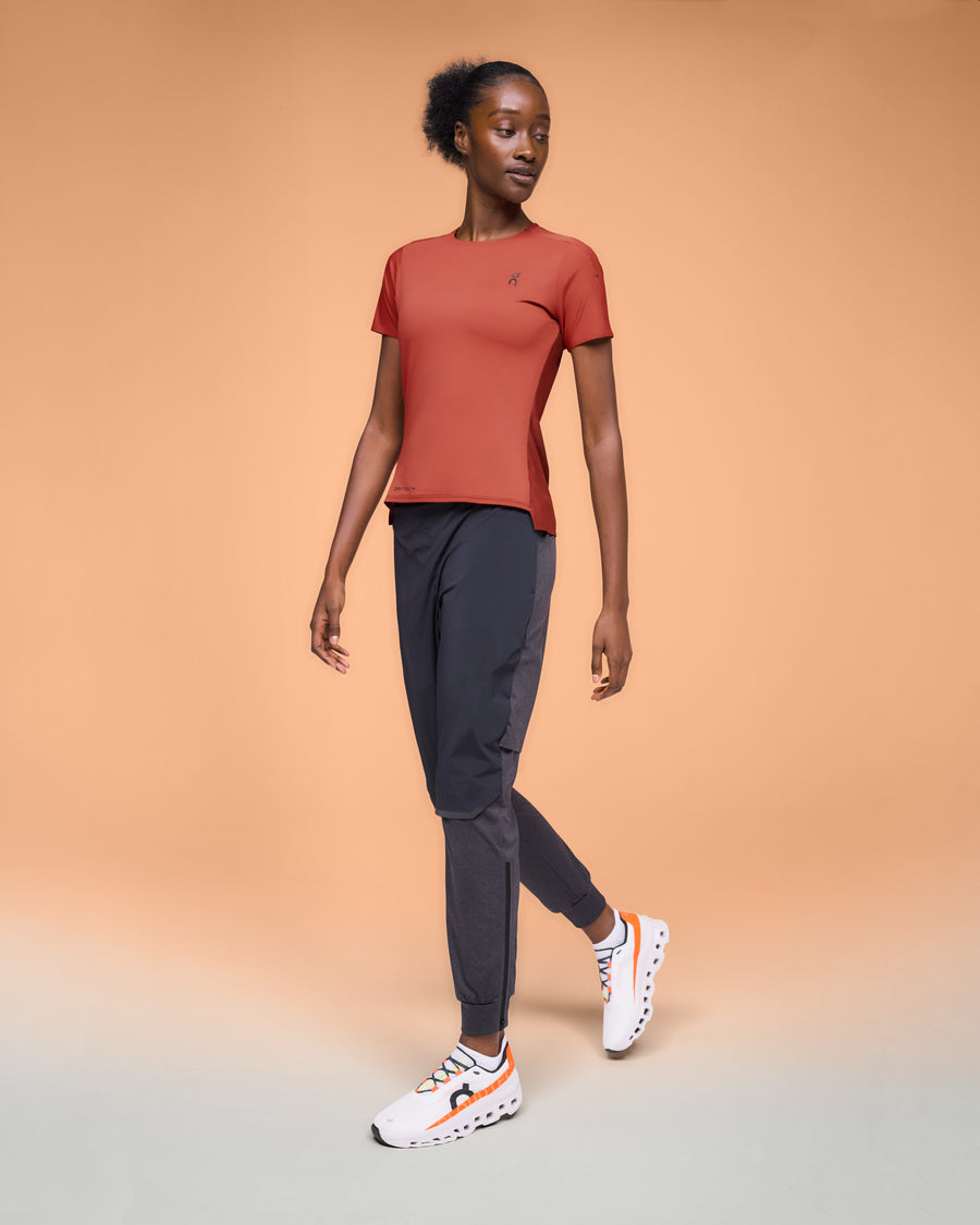 On Running Performance-T Auburn / Ruby Women